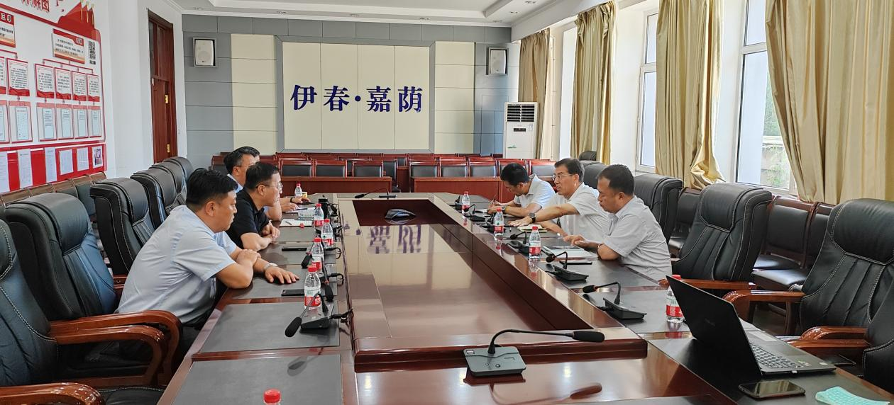 公司总经理贾吉林一行赴伊春市拜访嘉荫县主要领导(图1)